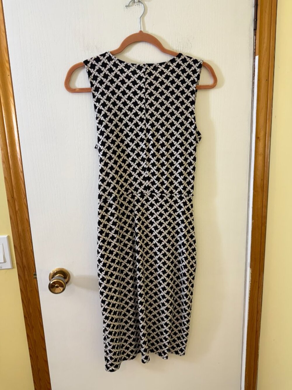 ๐ 2/40 Banana Republic Black White Geometric Wrap Midi Dress SP - Picture 3 of 5